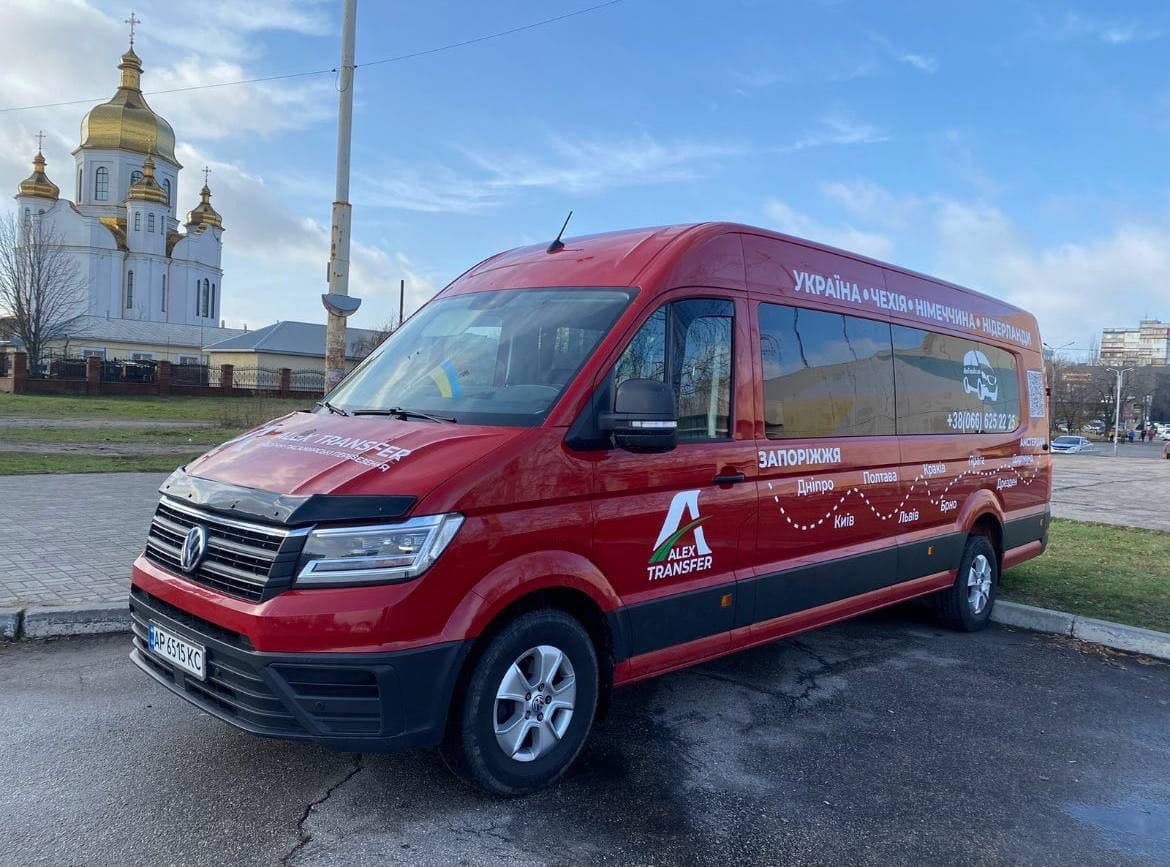 Червоний VW Crafter AlexTransfer